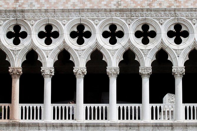 Venice Walking Tour plus Skip the Lines Doge's Palace and St Mark's Basilica Tours - How the Group Works (and Why That Affects Your Experience)