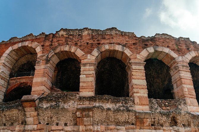 Verona Arena & Surroundings PRIVATE TOUR with Ticket Included - Romeo’s House Outside: A Fast Story Starter