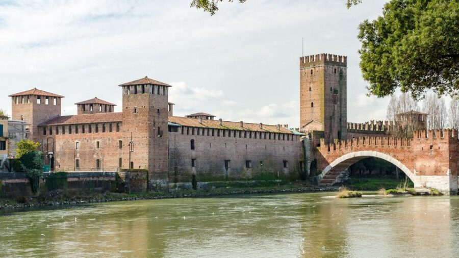 Verona Audioguide - TravelMate app for your smartphone - Getting started: downloading TravelMate and using your activation code