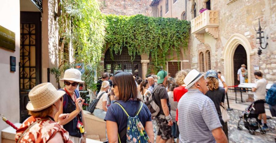 Verona: City Highlights & Street Food Walking Tour - Key highlights at a glance