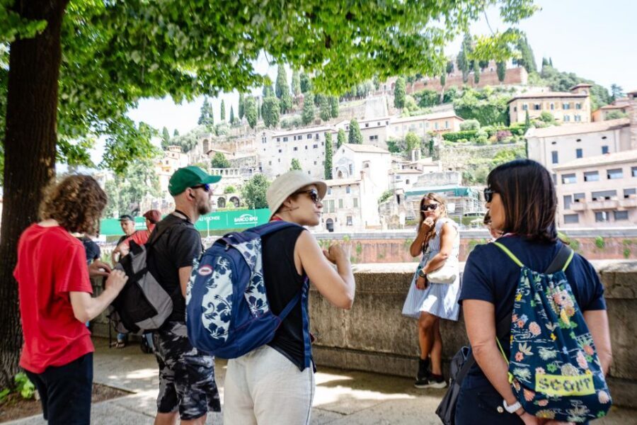 Verona: City Highlights & Street Food Walking Tour - Starting at Farmacia Internazionale: quick meet-up, easy start