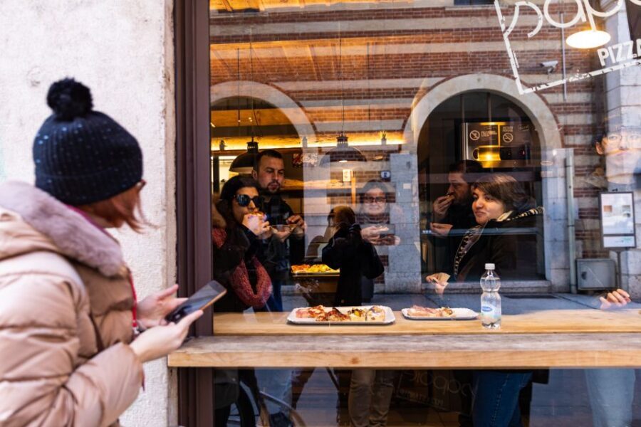 Verona: City Highlights & Street Food Walking Tour - da Pino: pizza tasting back at the Arena area