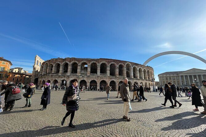 Verona: City Walking Tour with Cable Car Ride & Wine Aperitif - Starting in Piazza Bra: your orientation point