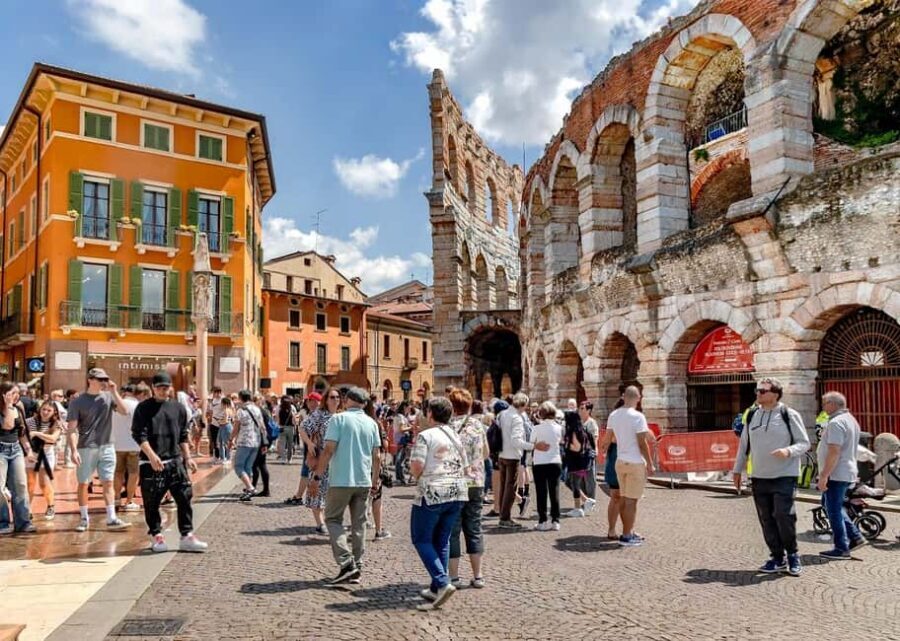 Verona: City Walking Tour with Cable Car & Wine Aperitif - Piazza Bra meeting point: where to start without confusion