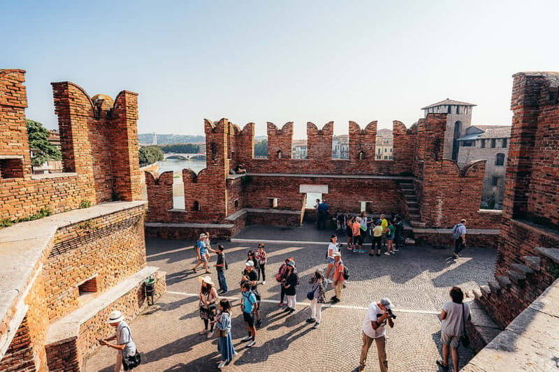 Verona: Classic and Hidden Gems Bike Tour - Bikes, traffic, and fitness: what easy/intermediate really means