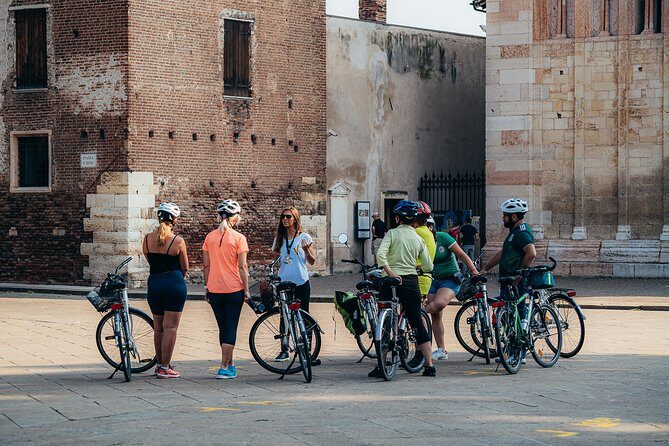 Verona e-bike tour: city center and panoramic views - Medieval streets and shaded lanes: Via Sottoriva and a different side of town