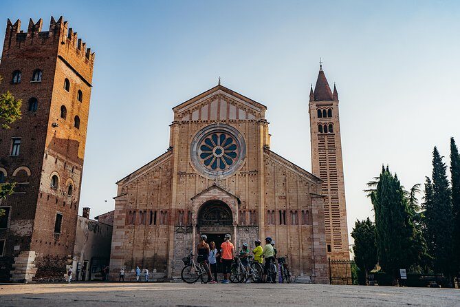 Verona e-bike tour: city center and panoramic views - Arena di Verona and Piazza Bra: mixing spectacle with everyday life