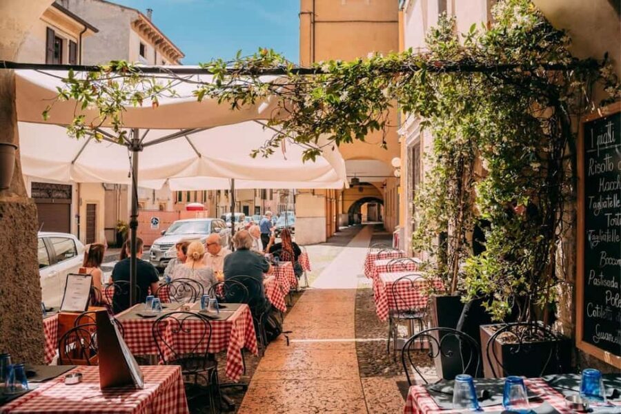 Verona: Food and Wine Tasting Walking Tour - The wine focus: Valpolicella tastes and why pairing helps