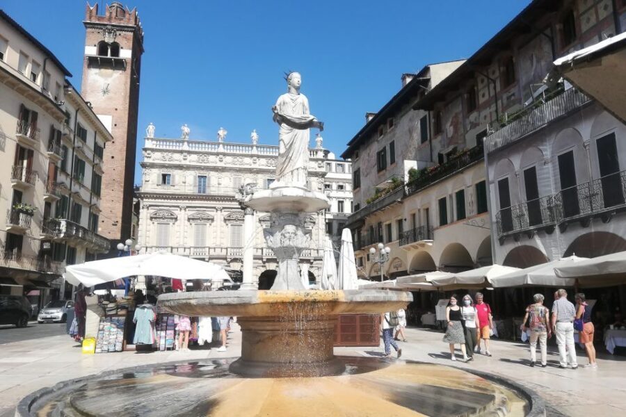 Verona: Full Meal & Wine Tasting Walking Tour - The wine tasting portion: local bottles with real food logic