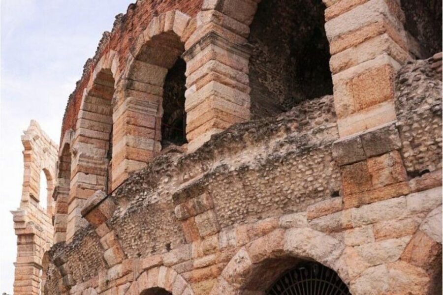 Verona: Highlights and Hidden Gems Walking Tour - Santa Anastasia and the heart of old town worship