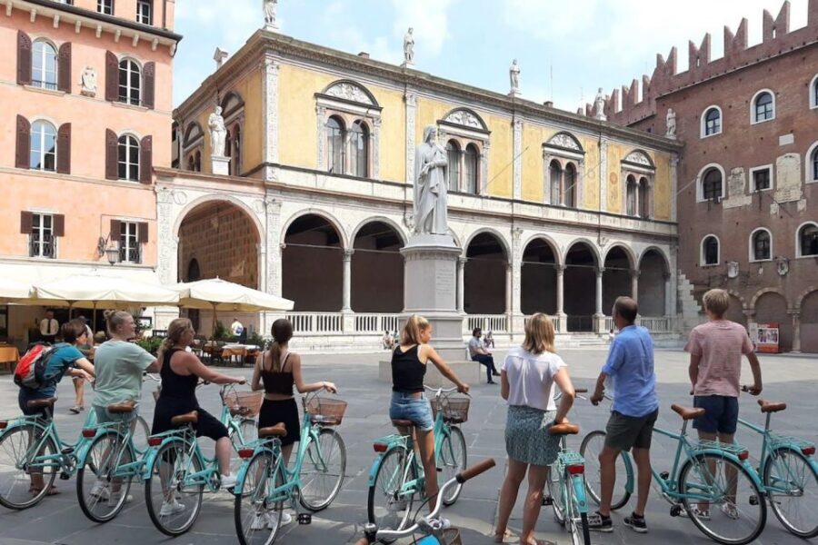 Verona: Highlights and Panorama Bike Tour - Juliet House balcony stop: romance, but with context