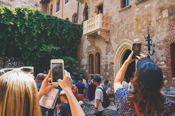 Verona Highlights Walking Tour in Small-group - Castelvecchio and Ponte Scaligero: war scars and careful restoration
