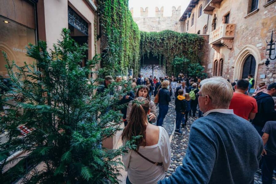 Verona: Highlights Walking Tour with Arena Priority Access - Juliet’s House Area: Romance Legends You’ll Understand Better After the Build-Up