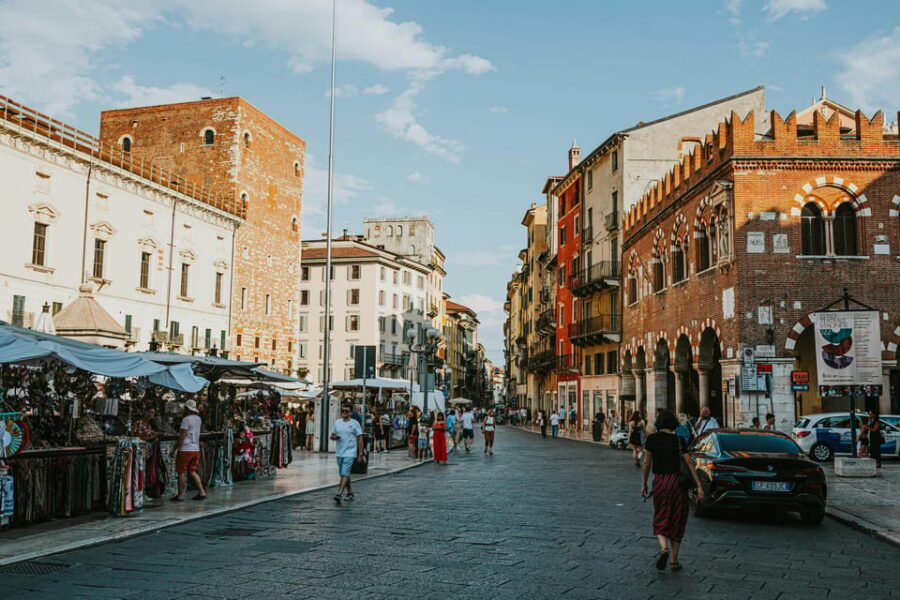 Verona: Interactive map for a self-guided tour. - Who this Verona self-guided map is best for