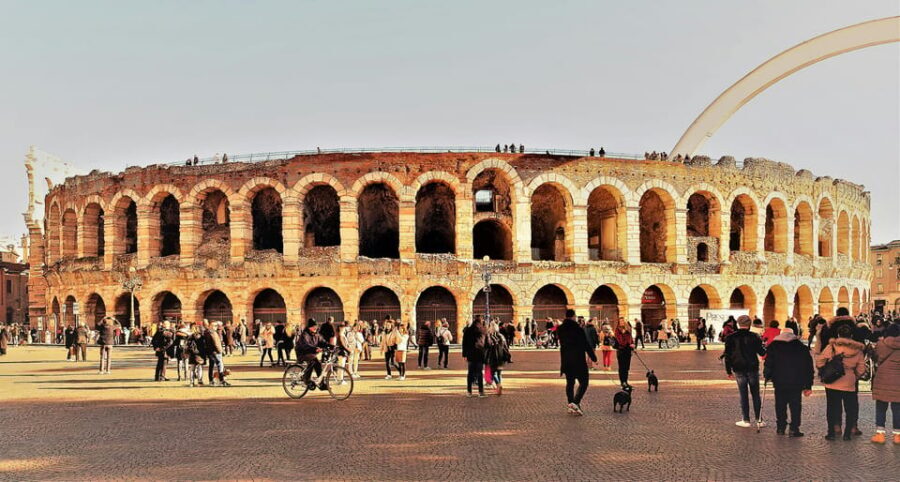 Verona: Interactive map for a self-guided tour. - Device reality check: mobile app access and mixed feedback
