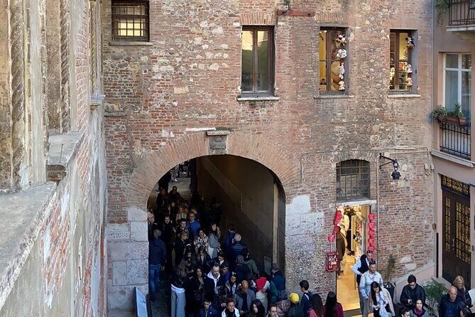 Verona: Juliet’s House Fast-Track Entry Ticket & Audio Guide - Renovations and Closed Rooms: How to Manage Expectations