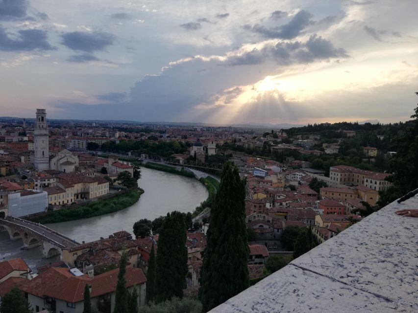 Verona: Night Walking Tour - The small-group format and ZANINI LAURA’s style