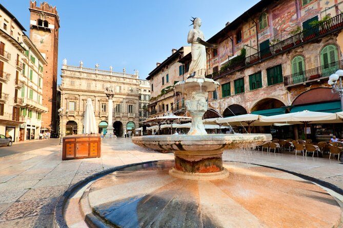 Verona Private Guided Walking Tour, Romeo & Juliet and More - Piazza dei Signori (Dante Square): medieval power and intrigue