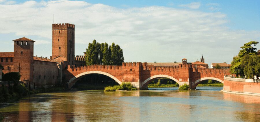 Verona Self Guided Walking Tour with an APP - Historic square and market streets: your fast route to orientation