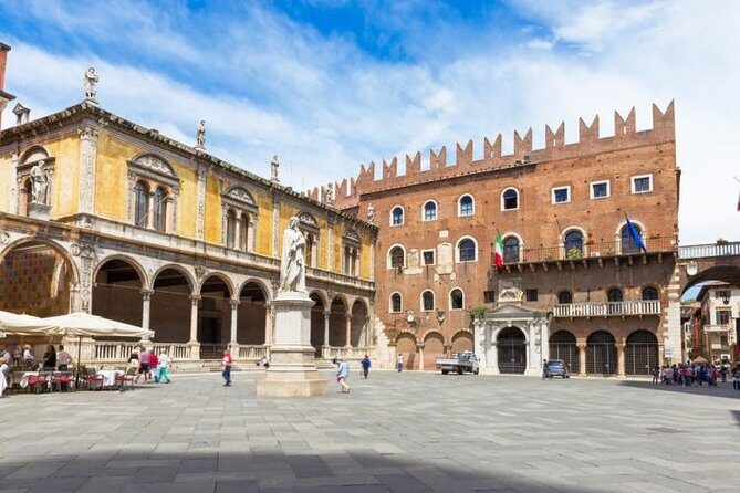 Verona Small Group Guided Walking Tour: Romeo & Juliet and More - Juliet’s Balcony and the City of Love Explanation That Adds Meaning