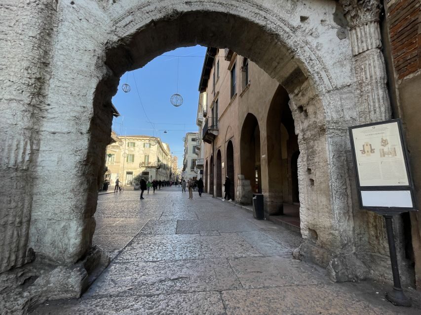 Verona: Small Group Guided Walking Tour with Arena Tickets - Piazza delle Erbe: the medieval marketplace you can actually enjoy
