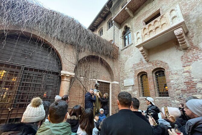 Verona Small Group Walking Tour with Cable Car and Arena Tickets - Della Scala tombs: a quick look with a guided explanation