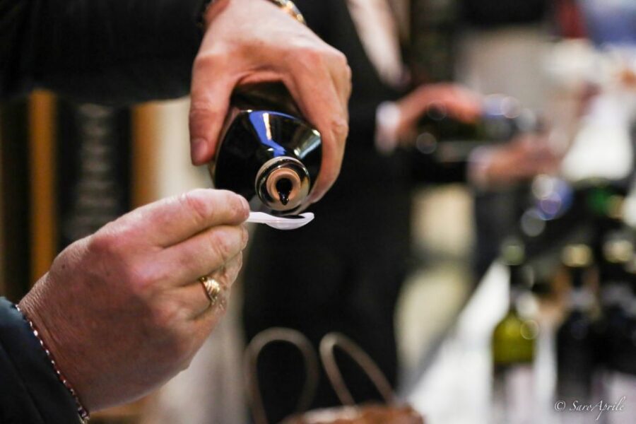 Verona: Traditional Balsamic Vinegar From Modena Tasting - What you’ll taste: the “black gold” effect, without the hype