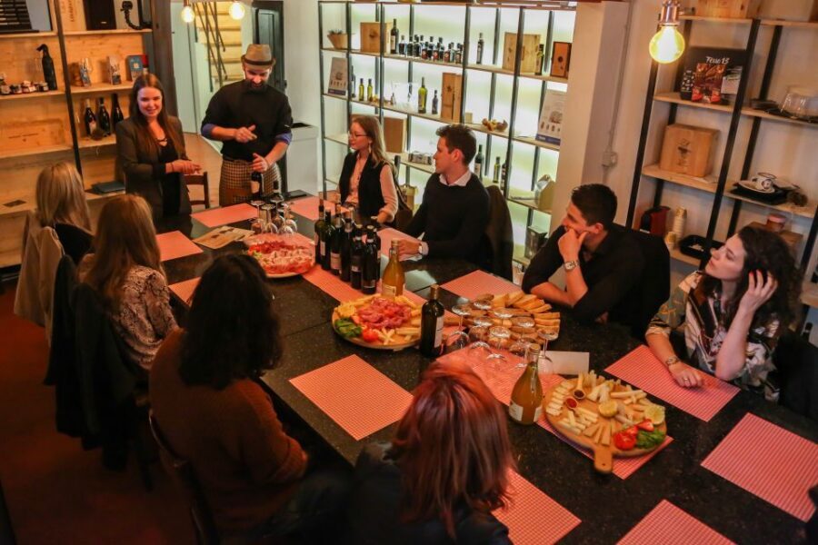 Verona: White Wine Tasting - The Tasting Technique: Learning to Taste Like the Guide Wants You To