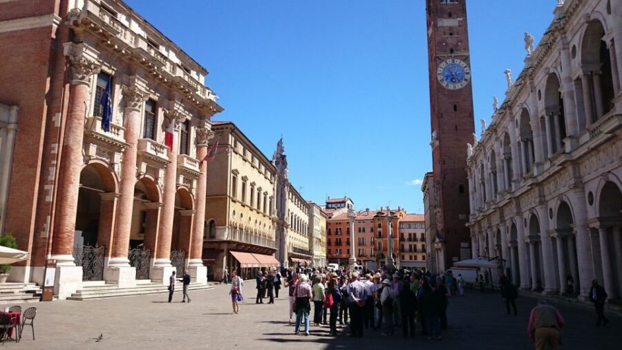 Vicenza and the Olympic Theatre - 2 hours, private group pace: how the timing feels