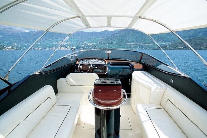 VIP Private Luxury Boat Tour - Riva Aquariva Yacht Venice - Onboard Comfort and the Refreshment Breaks