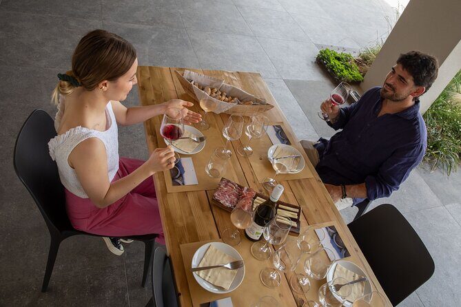 Visit and wine tasting at Tenuta La Cà - The 1.5–2 hour rhythm: countryside talk, cellar science, barrel-cellar finale
