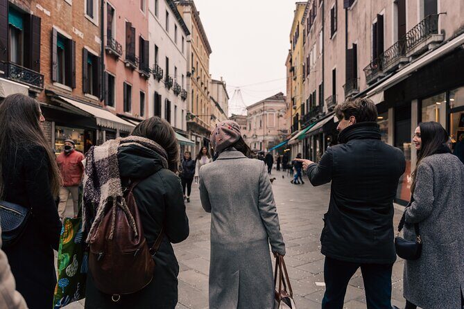 Walking in Venice Off-the-beaten Track - Ponte di Rialto and Canal Grande photo time without the map scramble