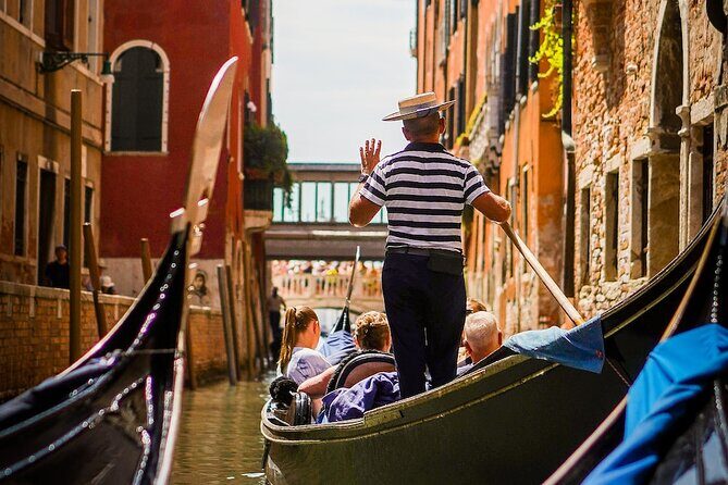 Walking Tour and Enchanting Gondola Journey in Venice - Rialto Bridge Time: Canal Views That Save You Effort