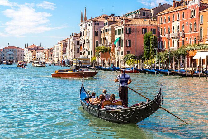 Walking Tour and Enchanting Gondola Journey in Venice - Group Size and Pace: Who This Fits Best