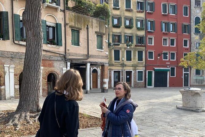 Walking tour in Venice with an architect - Ponte dei Sospiri: The Short Stop With a Strong Story