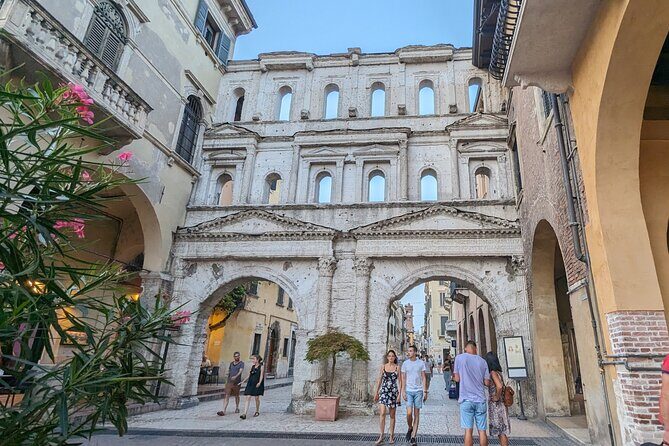 Walking Tour in Verona: 9+ Landmarks with Live Guide - Key highlights at a glance