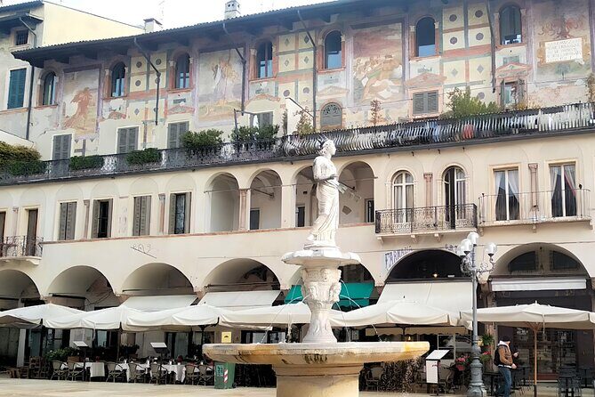 Walking Tour in Verona: 9+ Landmarks with Live Guide - Small group size (max 12) means you can actually use the guide