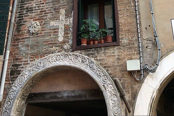 Welcome! Venice Sightseeing kickstart Tour with local guide, small group - San Polo and Rialto: how trade shaped the city you see today
