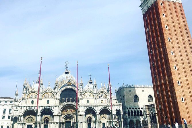 Welcome! Venice Sightseeing kickstart Tour with local guide, small group - The quieter side of San Marco: Scala Contarini del Bovolo and family pride