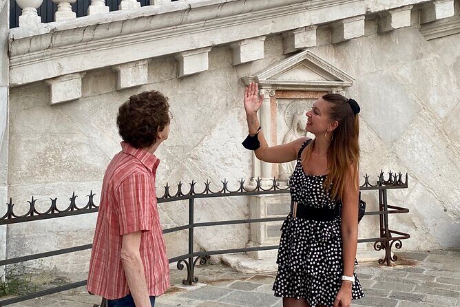 Welcome! Venice Sightseeing kickstart Tour with local guide, small group - Dorsoduro views and the black plague story across the water