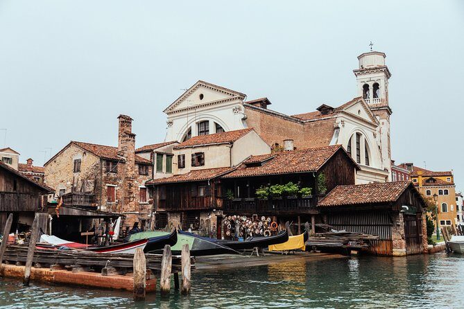 Withlocals Venice Away from the Crowds PRIVATE Tour with a Local Expert - How a private Venice tour helps you avoid the worst bottlenecks